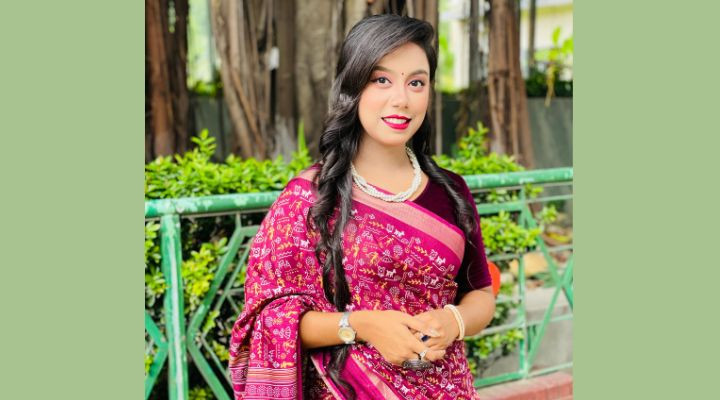 চট্টগ্রামে থেকেও আলোচিত ঐশী রক্ষিত